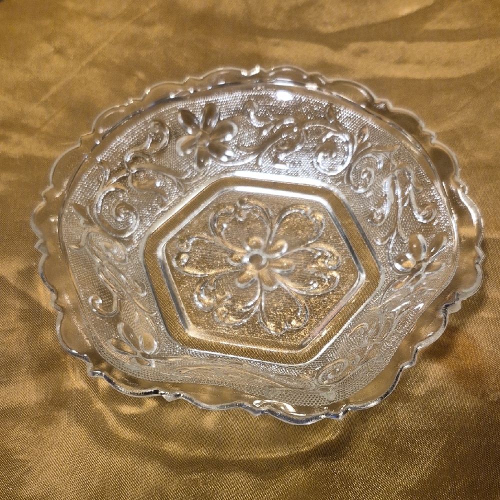 Indiana Glass Clear Floral Pattern Bowl